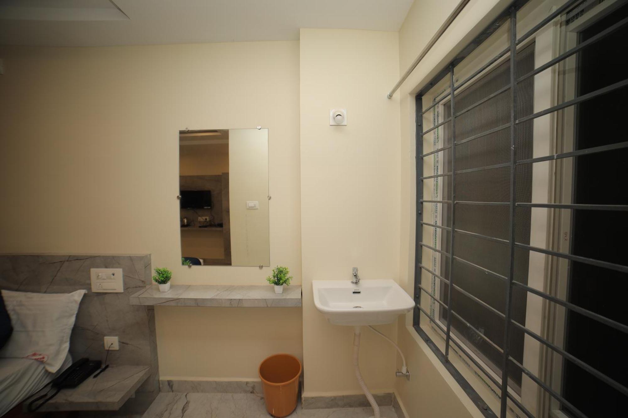 Sri Ganesh Residency Hotel Тирупати Екстериор снимка